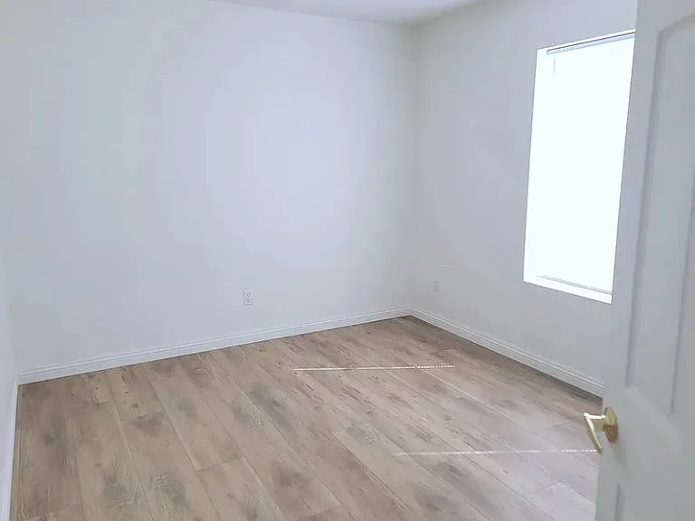 1022 Lone Pine River Ave — Photo 2