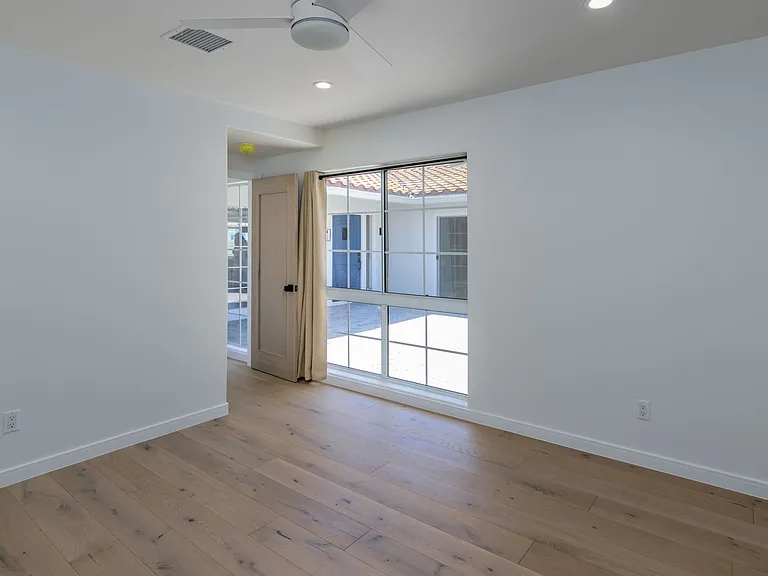 32046 Kingspark Ct — Photo 17