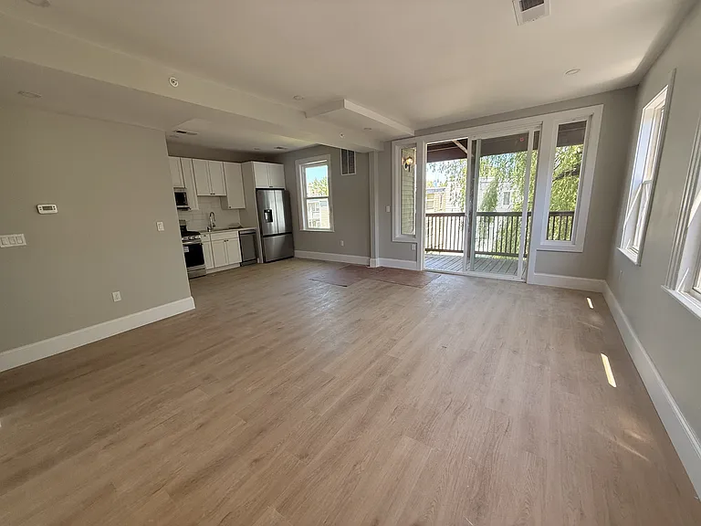 7 Thornley St #3 — Photo 6