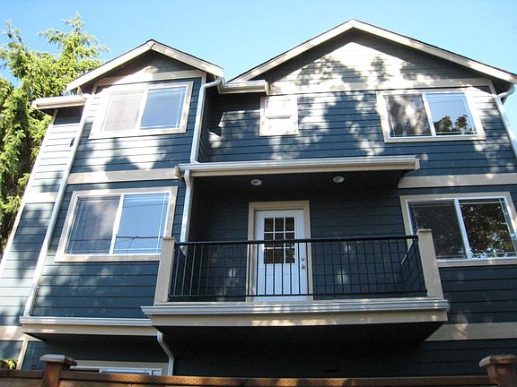 Balcony facing backstreet for privacy
