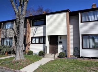 810 Twin Rivers Dr N, East Windsor, NJ 08520