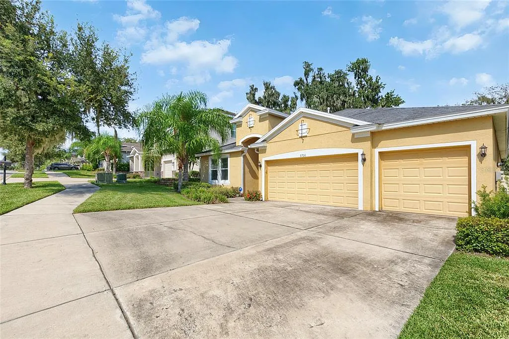 3 bed, 3.0 bath, 2390 sqft, $2,850 — Photo 3