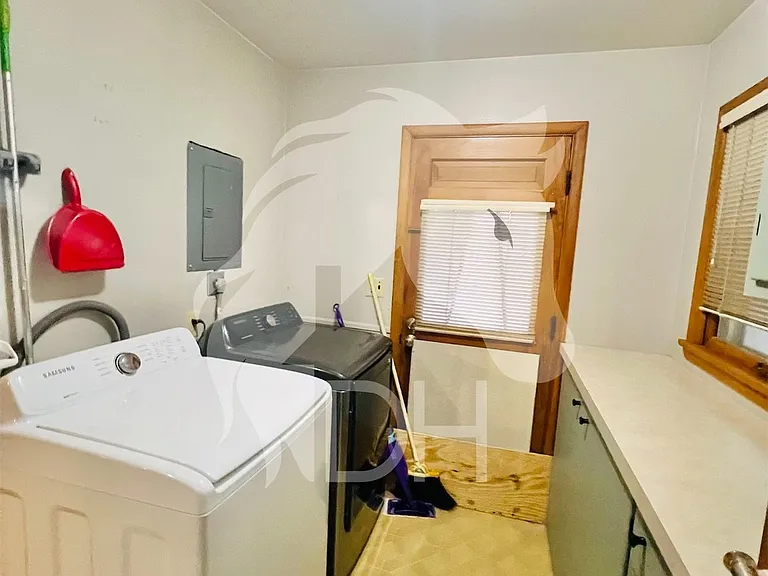 314 S Harding St — Photo 17