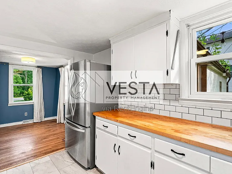78 Moody Ave — Photo 11