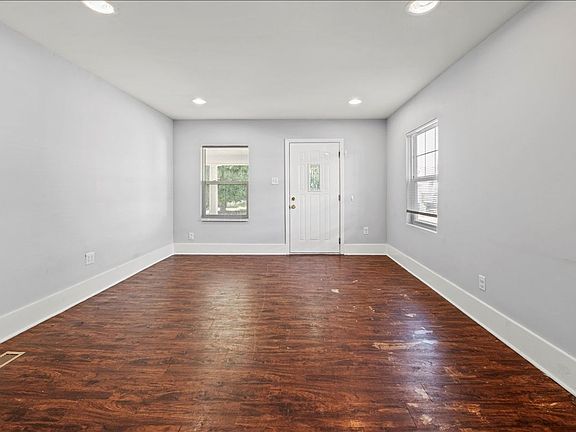 3rd image of 3727-3729 N Kenwood Ave #8FBDF901
