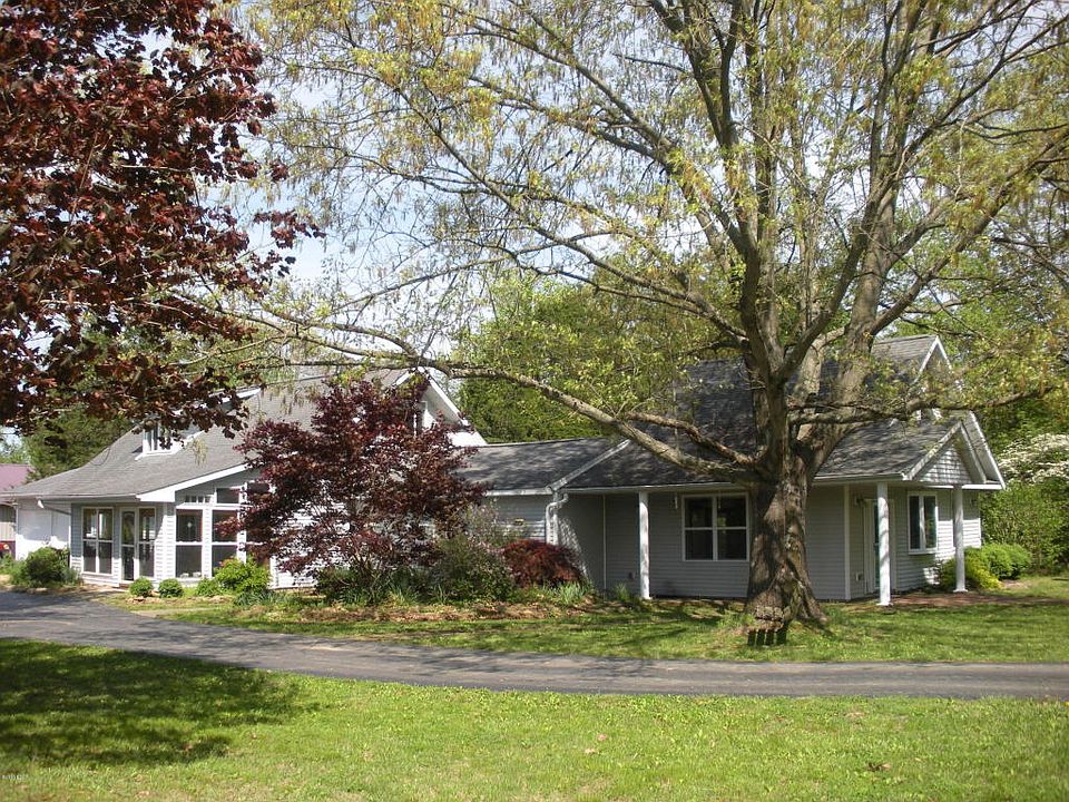 1st image of 77 Wilbur Ln