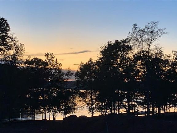 5th image of 265 Lakefront Dr