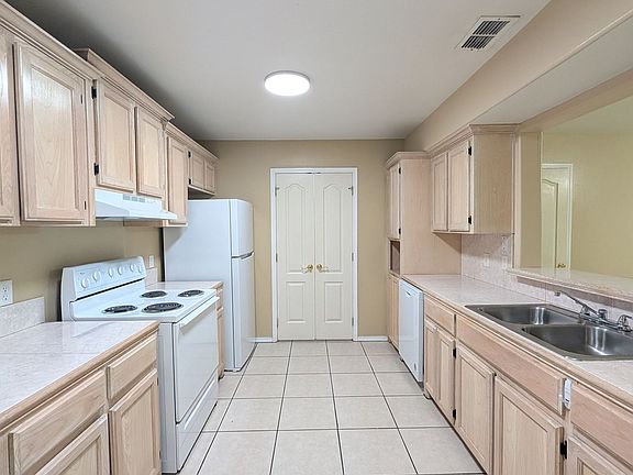4th image of 301 E New Hampshire St APT 2