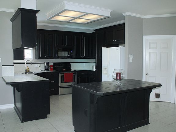 5th image of 16053 Creekround Dr