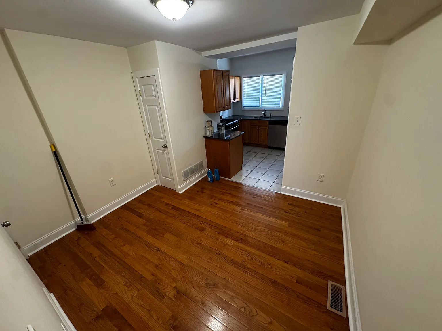 2 bed, 750 sqft, $2,600 — Photo 3