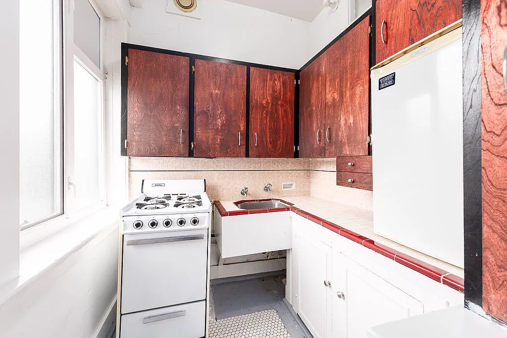 Strathmore Lodge Apartments — Photo 4