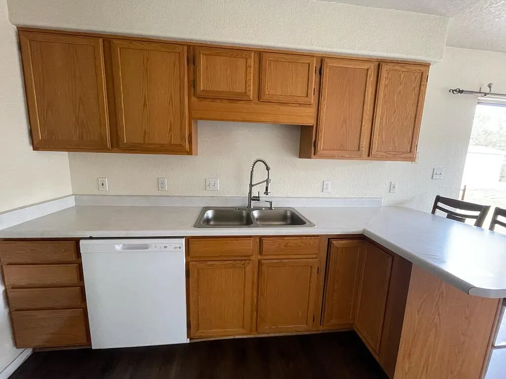 3 bed, 1228 sqft, $2,100 — Photo 4