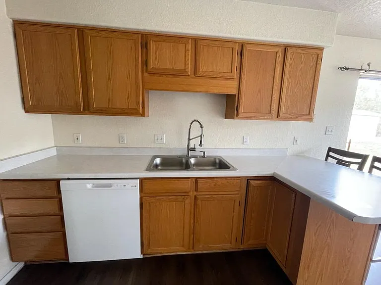 255 W Gloucester Cir — Photo 4