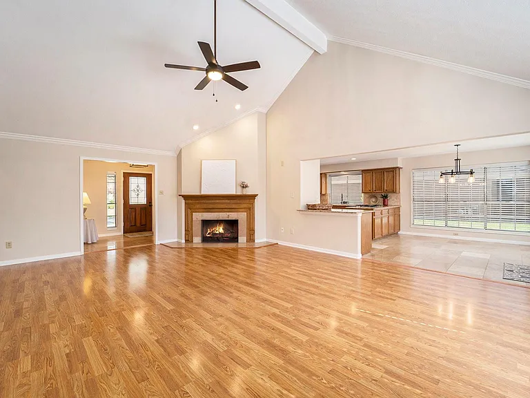 15214 Park Estates Ln — Photo 5