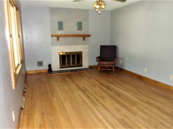 2nd image of 813 Barlow St