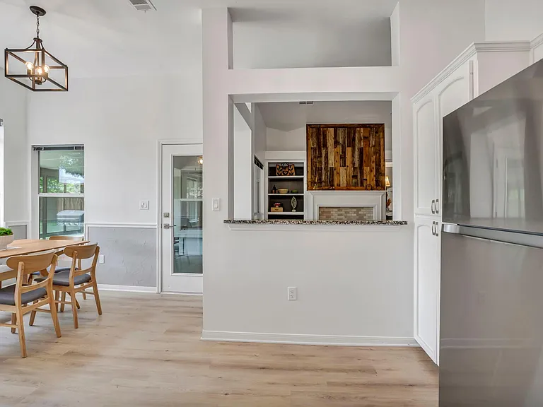 2709 Greenbriar Ct — Photo 9