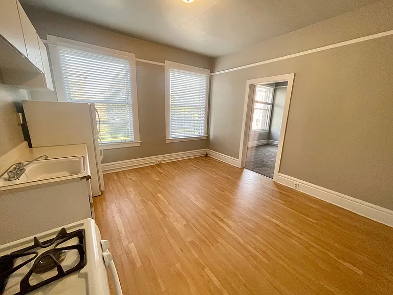 106 S Cedar St — Photo 34