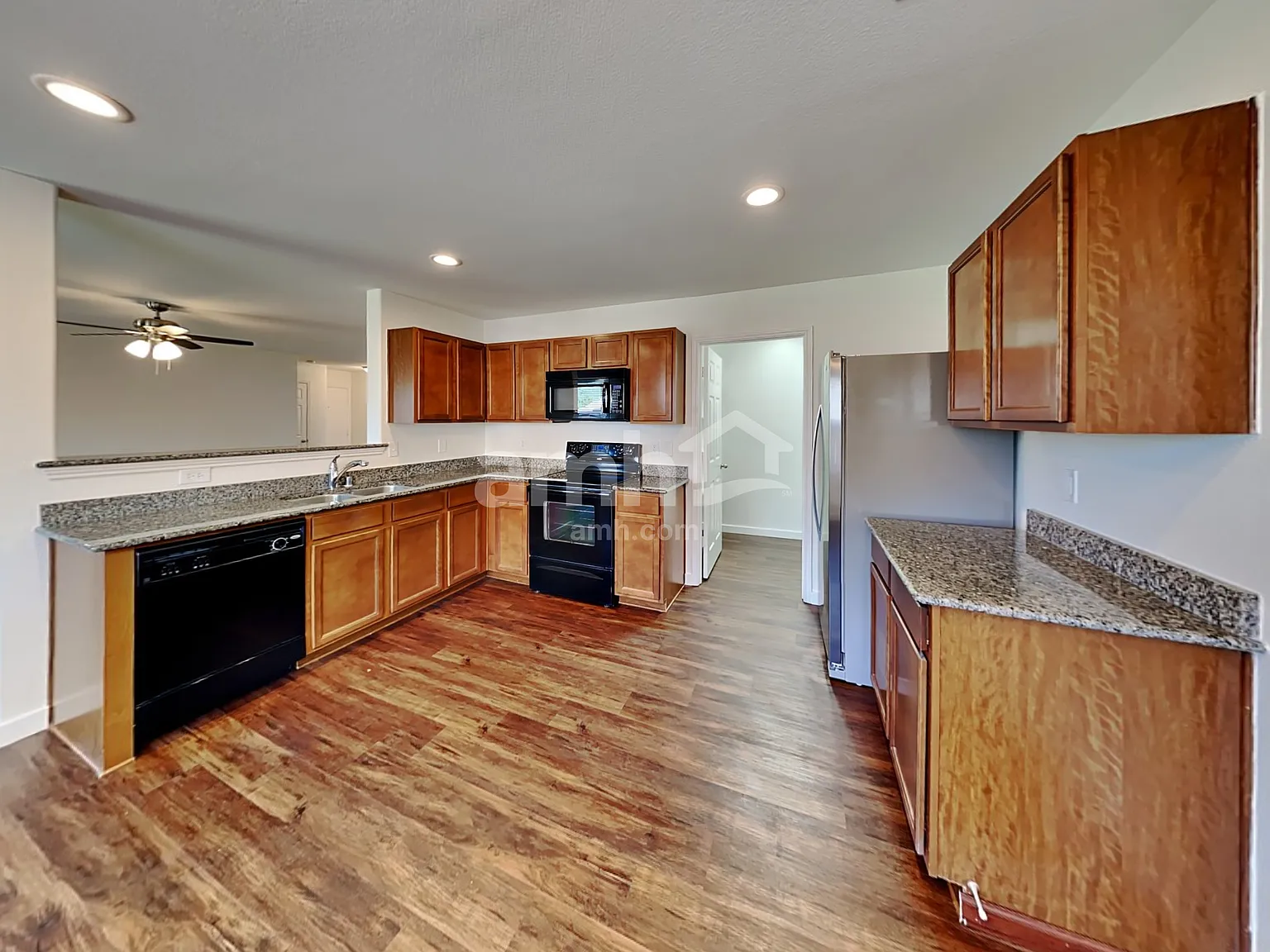 3 bed, 2.0 bath, 1527 sqft, $1,915 — Photo 4