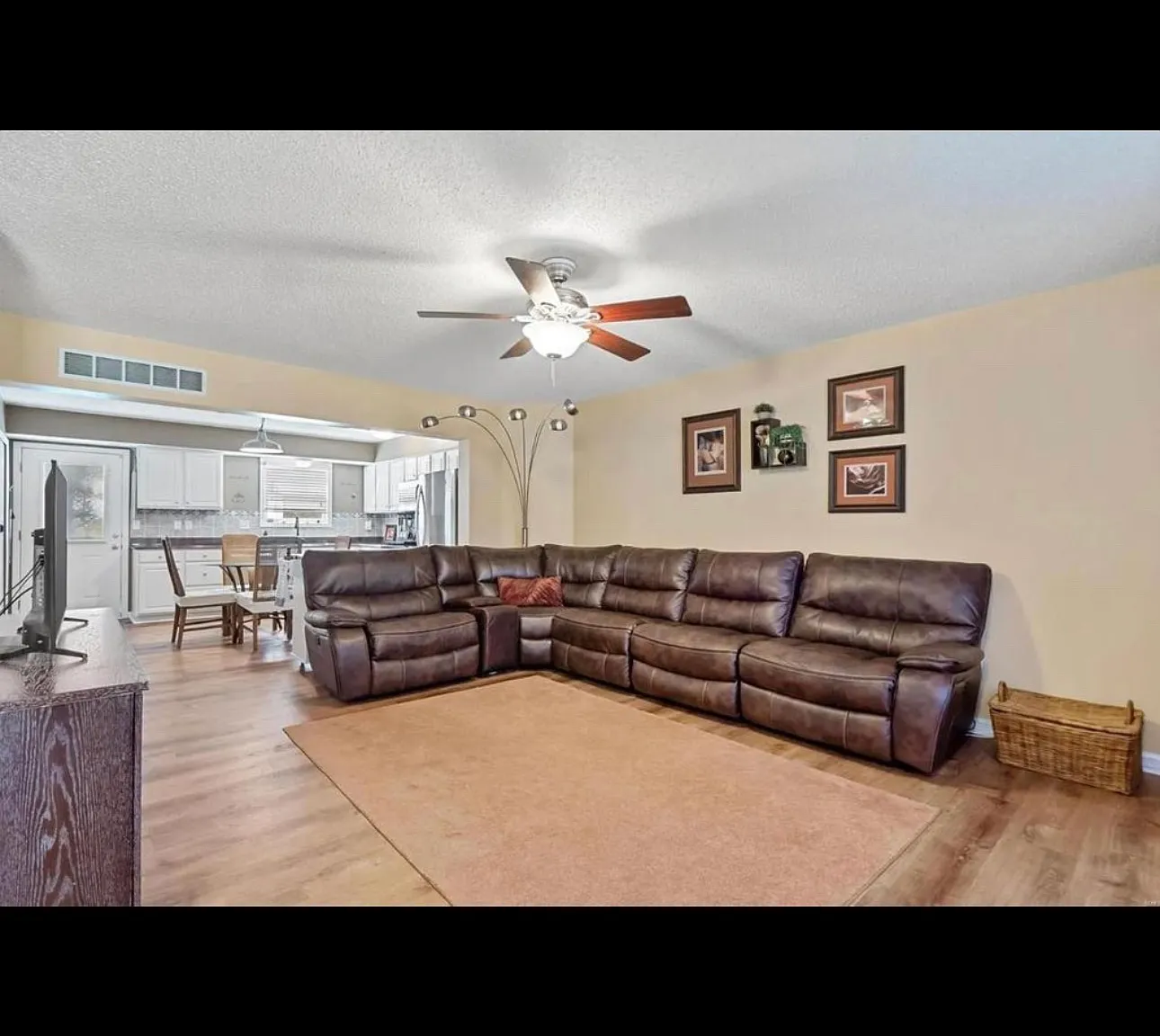 3 bed, 1404 sqft, $1,950 — Photo 2