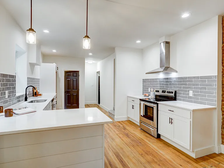 131 S Marshall St — Photo 9