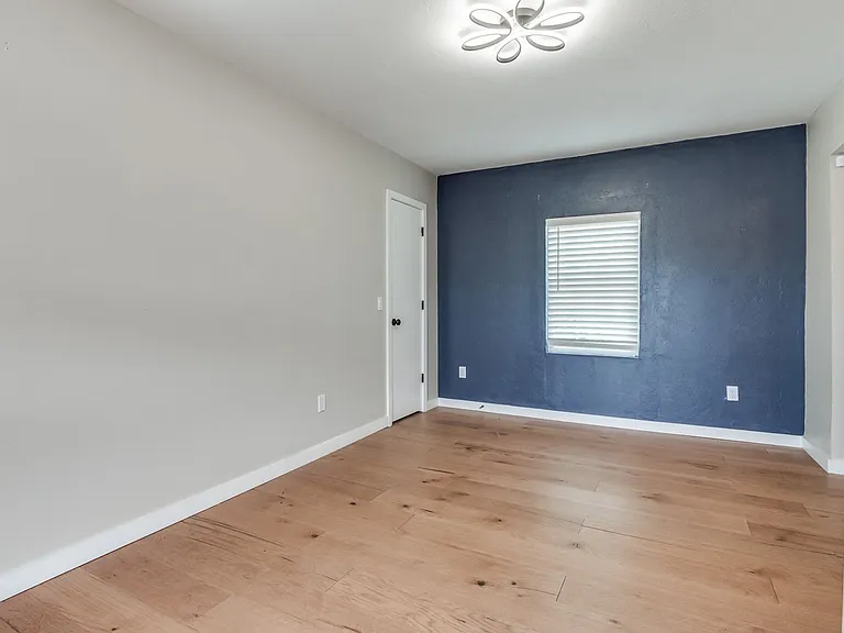 1209 NW 11th St — Photo 15