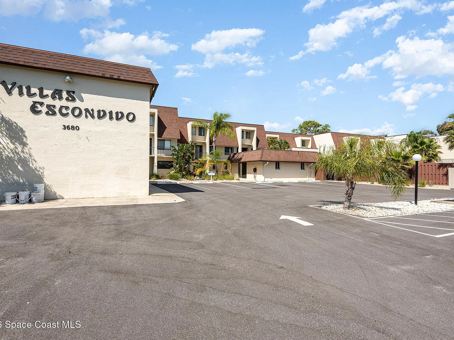 2 bed, 1.5 bath, 1157 sqft, $1,750 — Photo 1