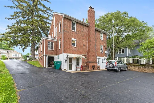 547 W Main St Photo 1