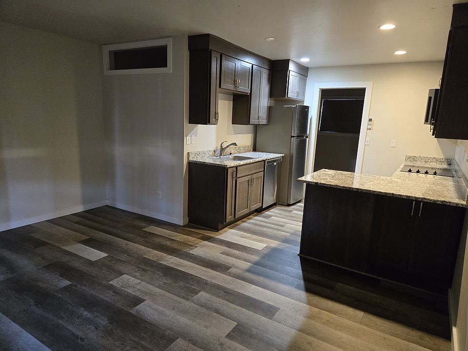 1st image of 920 Main St #5