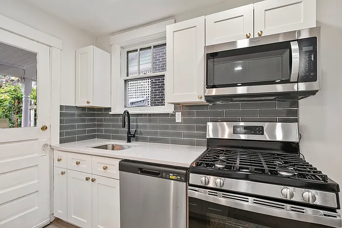 2217 Hawthorne Ave — Photo 26
