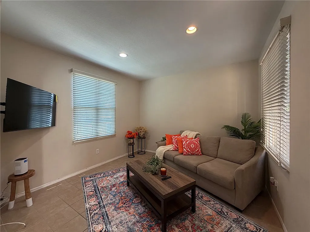 2 bed, 2.5 bath, 1122 sqft, $3,500 — Photo 3