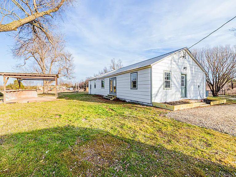 412 N Ripley Rd — Photo 1