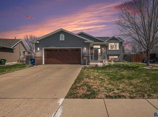 5104 S Carrick Ave, Sioux Falls, SD 57106