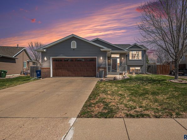 5104 S Carrick Ave, Sioux Falls, SD 57106