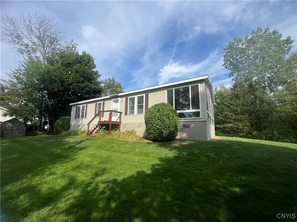 54 Ross Park Dr, Sandy Creek, NY 13145