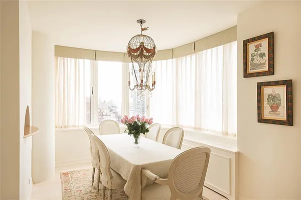 Sold by R New York | media 23