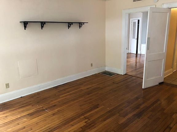 3rd image of 627 Woodland St