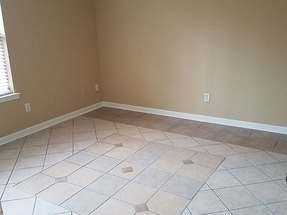 2nd image of 425 Stoneridge Ct