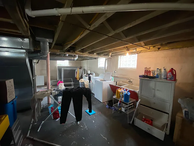 2124 Hudson Ave — Photo 14
