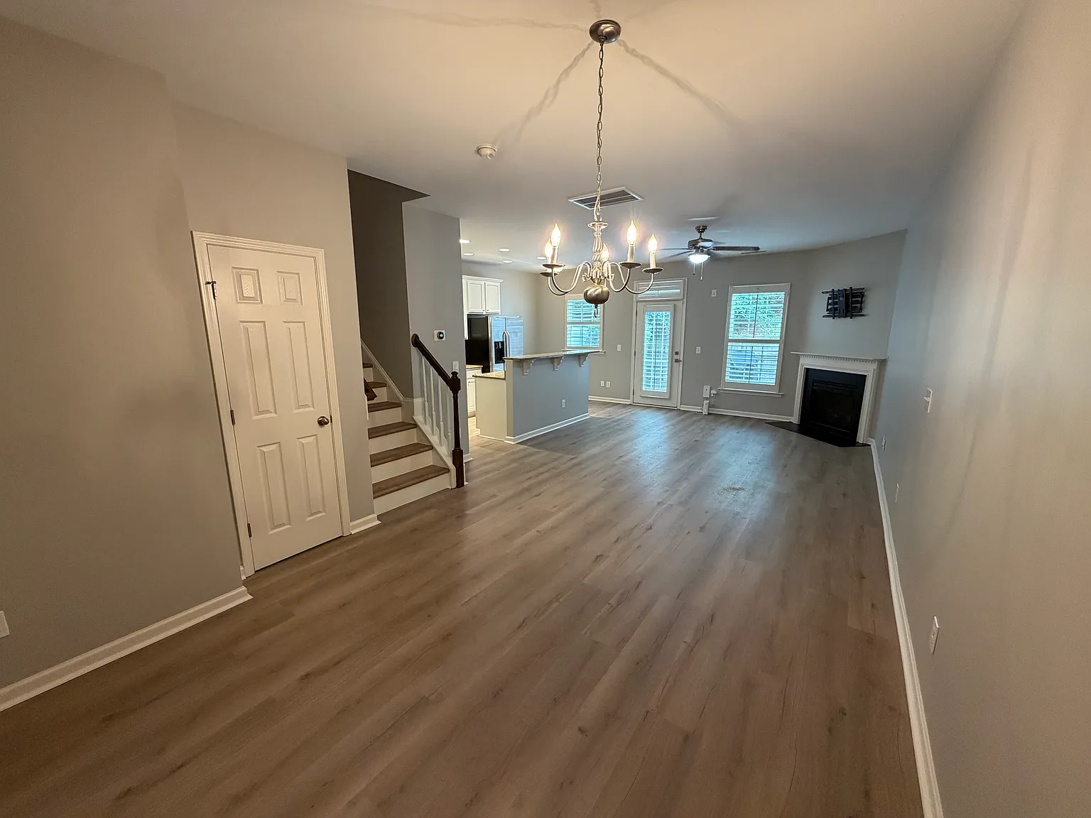 3 bed, 2144 sqft, $2,150 — Photo 3