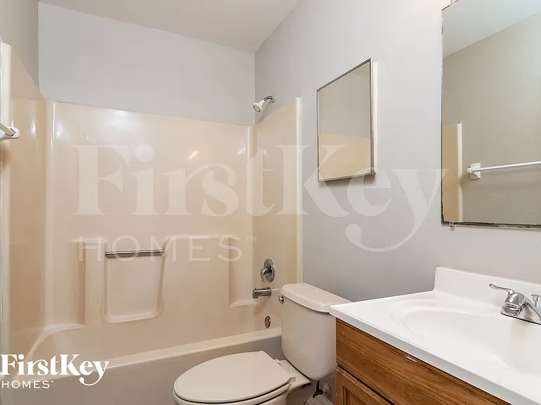 222 NW 28th Ct — Photo 13