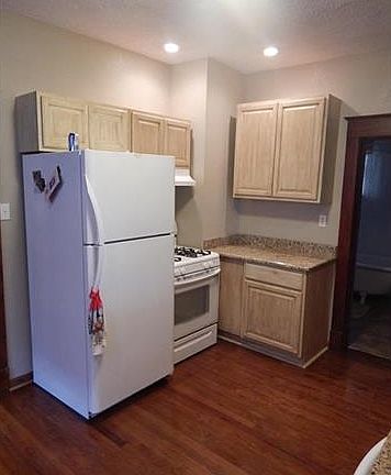 4th image of 37 N Mill St
