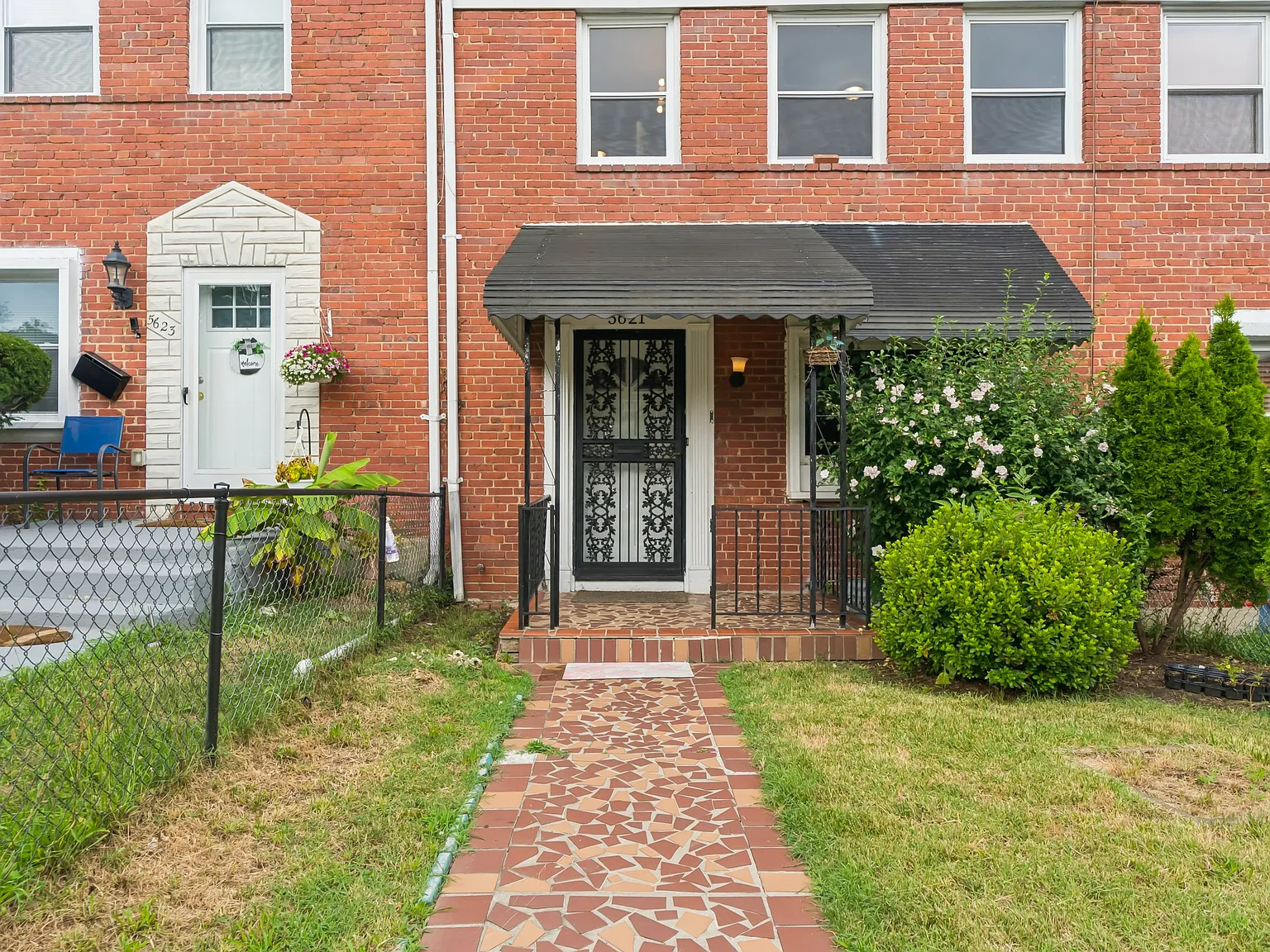 3 bed, 1254 sqft, $1,900 — Photo 2