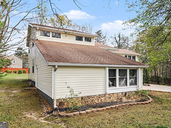 3rd image of 1920 Oakleaf Ln