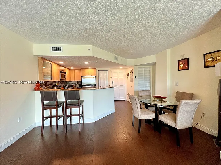 201 S Golden Isles Dr #306 — Photo 10