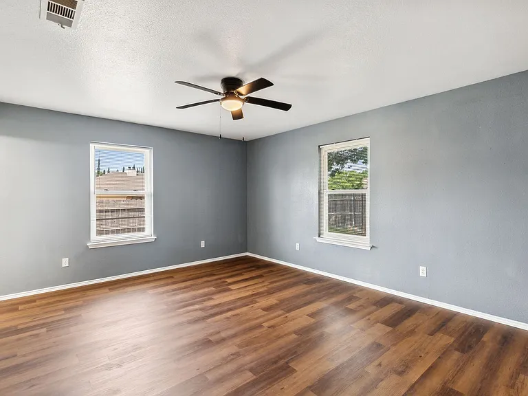 1502 Sharron Ct — Photo 31