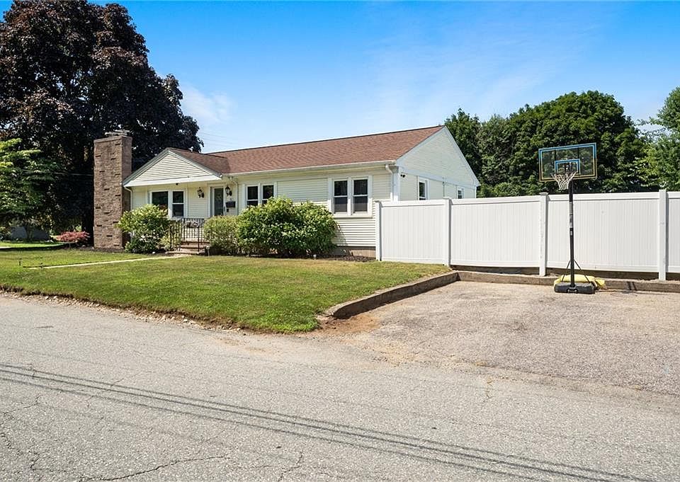 1st image of 50 Laurel Dr