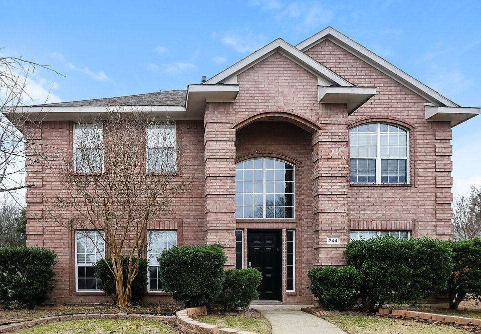 1st image of 744 Teresa Dr