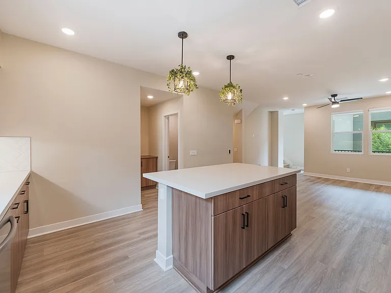 7756 Taylor Ln — Photo 6