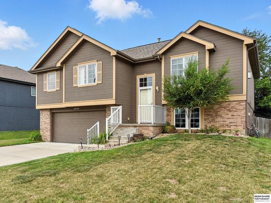 21410 McClellan Cir, Gretna, NE 68028