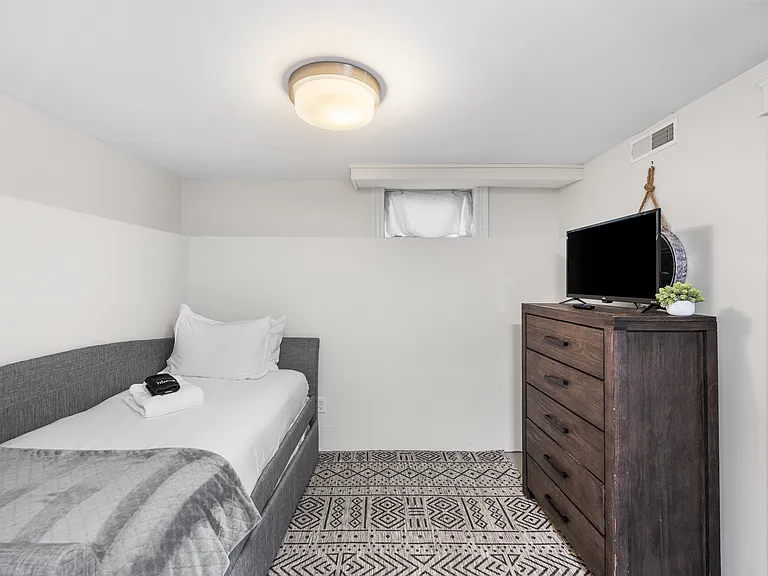 114 Moreland St #1 — Photo 13